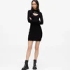 Ausgeschnittenes Strickkleid
