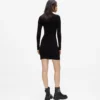 Ausgeschnittenes Strickkleid