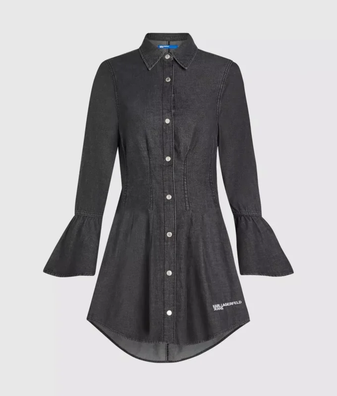 Ausgestelltes Jeanskleid