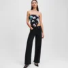 BESCHICHTETE, ENTSPANNTE JEANS MIT MITTLERER TAILLE