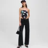 BESCHICHTETE, ENTSPANNTE JEANS MIT MITTLERER TAILLE