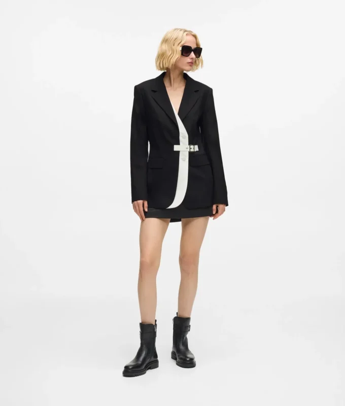 Blazer mit Gürtel und kontrastierendem Revers Blazer mit Gürtel und kontrastierendem Revers