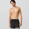 Boardshorts mit kontrastierenden Paspeln
