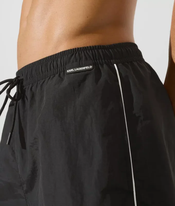 Boardshorts mit kontrastierenden Paspeln
