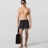 Boardshorts mit kontrastierenden Paspeln