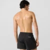 Boardshorts mit Monogramm-Ansteckpin Boardshorts mit Monogramm-Ansteckpin