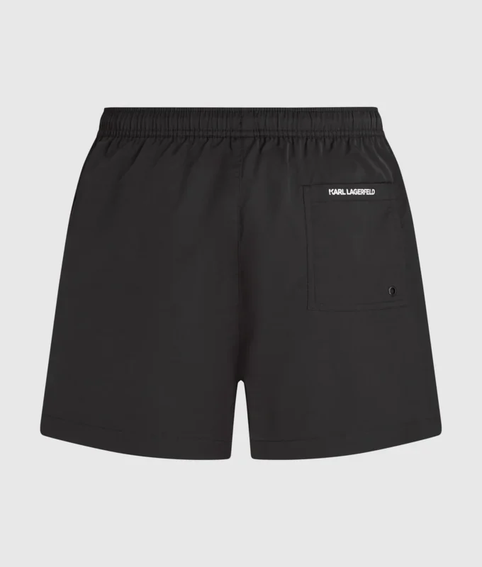Boardshorts mit Monogramm-Ansteckpin Boardshorts mit Monogramm-Ansteckpin
