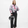 Bomberjacke mit Allover-Lackprint