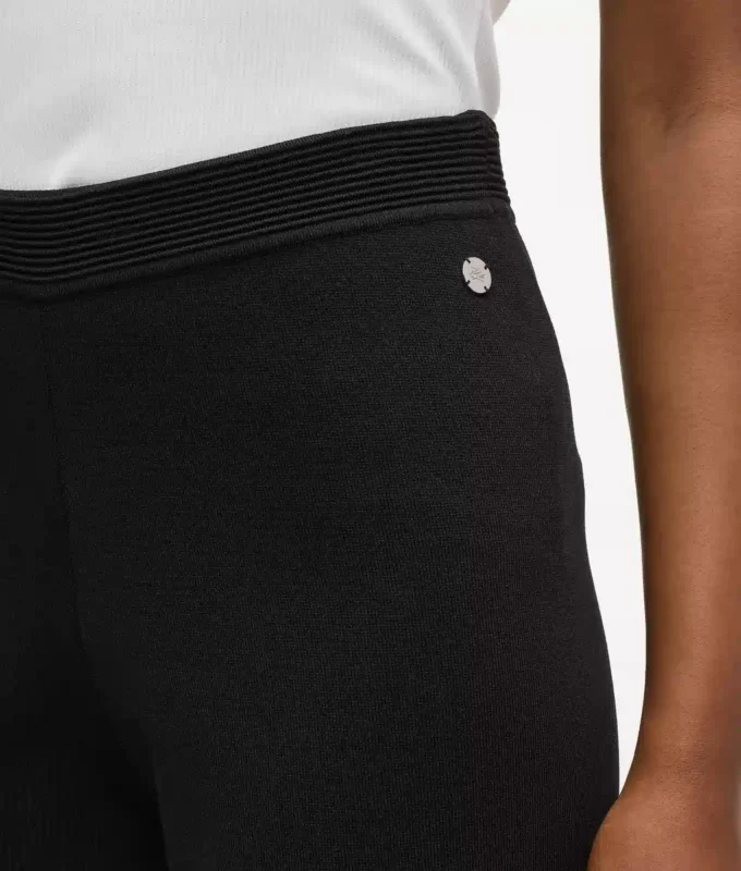 Culottes mit kontrastierenden Paspeln Culottes mit kontrastierenden Paspeln