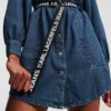 DENIMKLEID MIT PUFFÄRMEN DENIMKLEID MIT PUFFÄRMEN