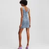 DENIMKLEID MIT V-AUSSCHNITT DENIMKLEID MIT V-AUSSCHNITT