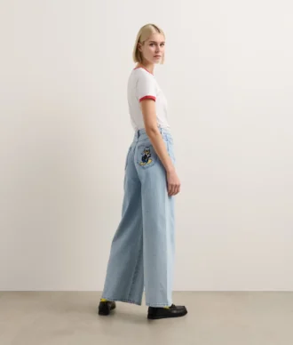 DISNEY X KL JEANS MIT WEITEM BEIN