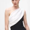 Drapiertes One-Shoulder-Kleid Drapiertes One-Shoulder-Kleid