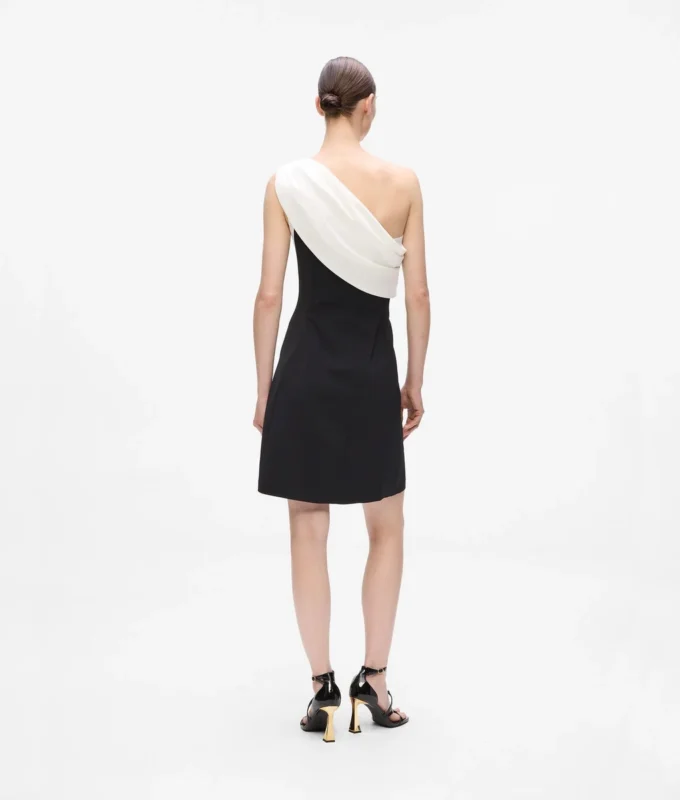 Drapiertes One-Shoulder-Kleid Drapiertes One-Shoulder-Kleid