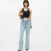 Entspannte Jeans mit Naht und mittlerer Leibhöhe Entspannte Jeans mit Naht und mittlerer Leibhöhe