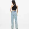 Entspannte Jeans mit Naht und mittlerer Leibhöhe Entspannte Jeans mit Naht und mittlerer Leibhöhe