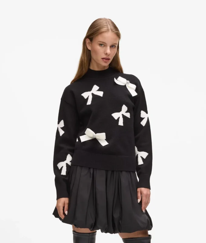 Exklusiver Pullover mit Schleife Exklusiver Pullover mit Schleife
