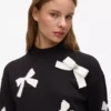 Exklusiver Pullover mit Schleife Exklusiver Pullover mit Schleife