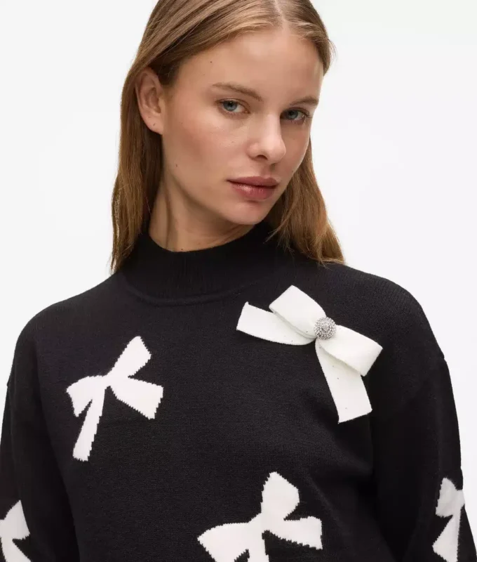Exklusiver Pullover mit Schleife Exklusiver Pullover mit Schleife