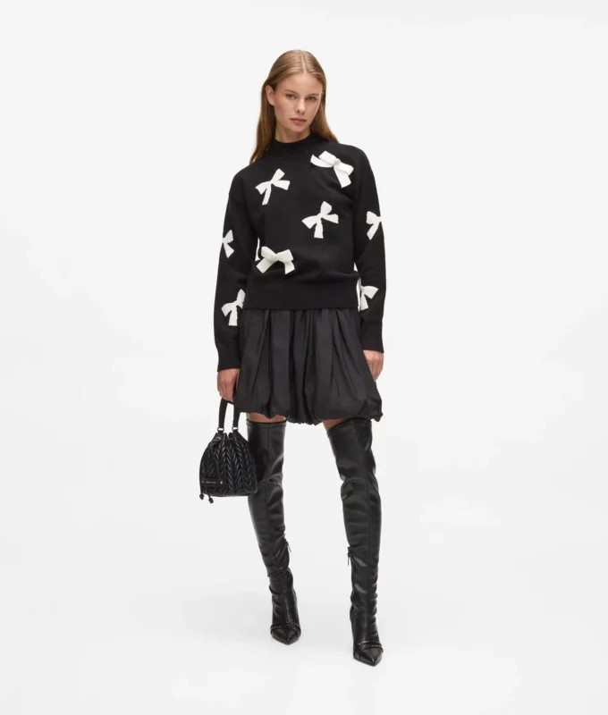 Exklusiver Pullover mit Schleife Exklusiver Pullover mit Schleife
