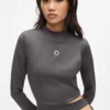 Funktionales Top mit Cut-outs Funktionales Top mit Cut-outs