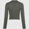 Funktionales Top mit Cut-outs Funktionales Top mit Cut-outs