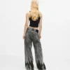 Gebleichte Low-Rise-Jeans mit weitem Bein Gebleichte Low-Rise-Jeans mit weitem Bein