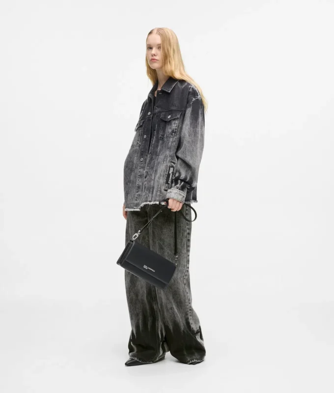 Gebleichte Low-Rise-Jeans mit weitem Bein Gebleichte Low-Rise-Jeans mit weitem Bein