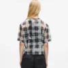 Gekreuztes Mesh-T-Shirt Gekreuztes Mesh-T-Shirt