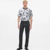 Gerade geschnittene Jeans mit durchgehendem Monogramm Gerade geschnittene Jeans mit durchgehendem Monogramm