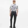 Gerade geschnittene Jeans mit durchgehendem Monogramm Gerade geschnittene Jeans mit durchgehendem Monogramm
