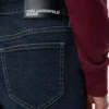 Gerade geschnittene Jeans mit hoher Taille