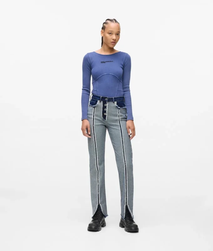 Gerade geschnittene Jeans mit Inside-Out-Design Gerade geschnittene Jeans mit Inside-Out-Design