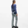 Gerade geschnittene Jeans mit Inside-Out-Design Gerade geschnittene Jeans mit Inside-Out-Design
