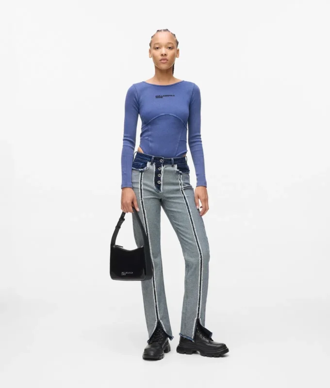 Gerade geschnittene Jeans mit Inside-Out-Design Gerade geschnittene Jeans mit Inside-Out-Design