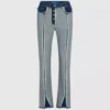 Gerade geschnittene Jeans mit Inside-Out-Design Gerade geschnittene Jeans mit Inside-Out-Design