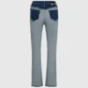 Gerade geschnittene Jeans mit Inside-Out-Design Gerade geschnittene Jeans mit Inside-Out-Design