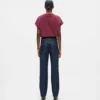 Gerade geschnittene Jeans mit Knopfdetails Gerade geschnittene Jeans mit Knopfdetails