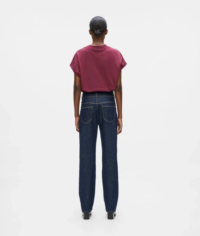 Gerade geschnittene Jeans mit Knopfdetails Gerade geschnittene Jeans mit Knopfdetails