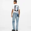 Gerade geschnittene Jeans ohne Gesäßtaschen Gerade geschnittene Jeans ohne Gesäßtaschen
