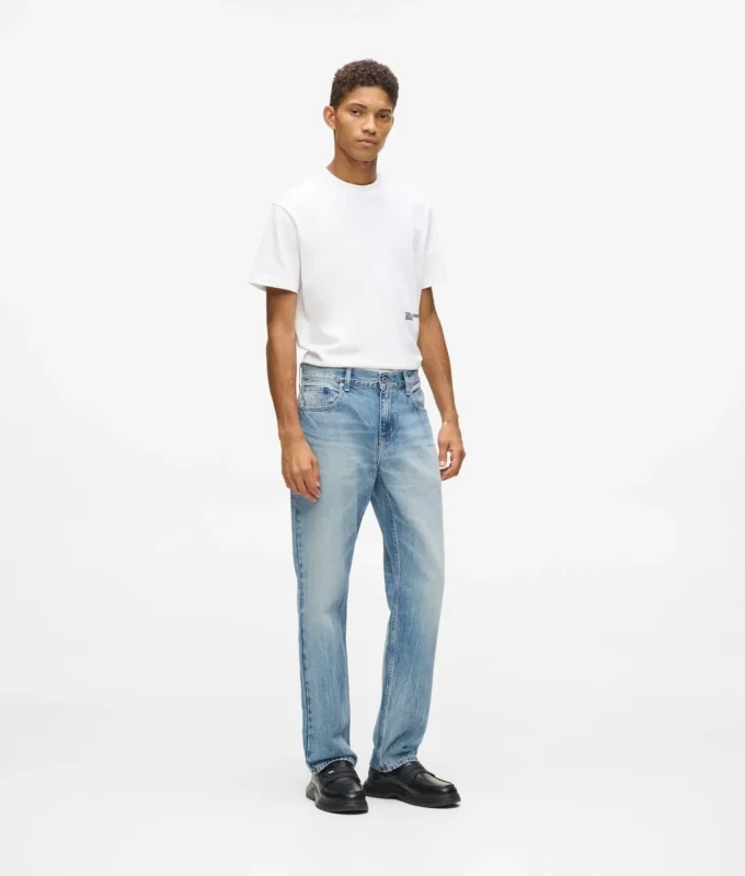 Gerade geschnittene Jeans ohne Gesäßtaschen Gerade geschnittene Jeans ohne Gesäßtaschen