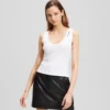 GERIFFELTES TANKTOP MIT V-AUSSCHNITT GERIFFELTES TANKTOP MIT V-AUSSCHNITT