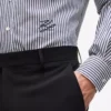Gestreiftes Hemd mit kontrastierendem Kragen Gestreiftes Hemd mit kontrastierendem Kragen