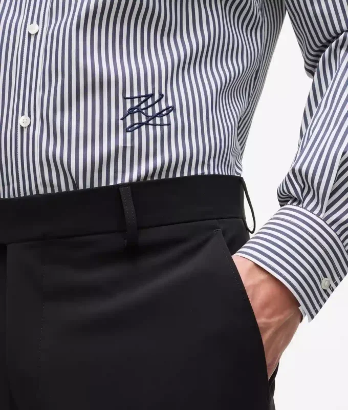Gestreiftes Hemd mit kontrastierendem Kragen Gestreiftes Hemd mit kontrastierendem Kragen