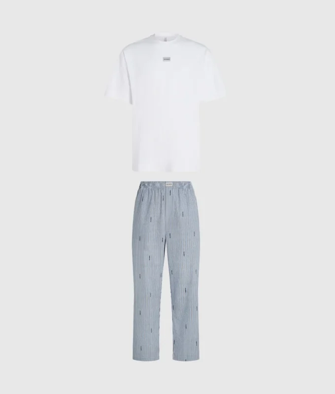 Gestreiftes Pyjama-Set