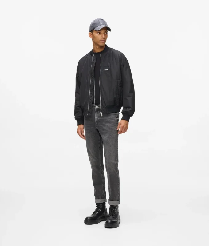 Gewaschene Slim-Fit-Jeans Gewaschene Slim-Fit-Jeans