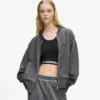 Gewaschenes Bomber-Sweatshirt mit Reißverschluss Gewaschenes Bomber-Sweatshirt mit Reißverschluss