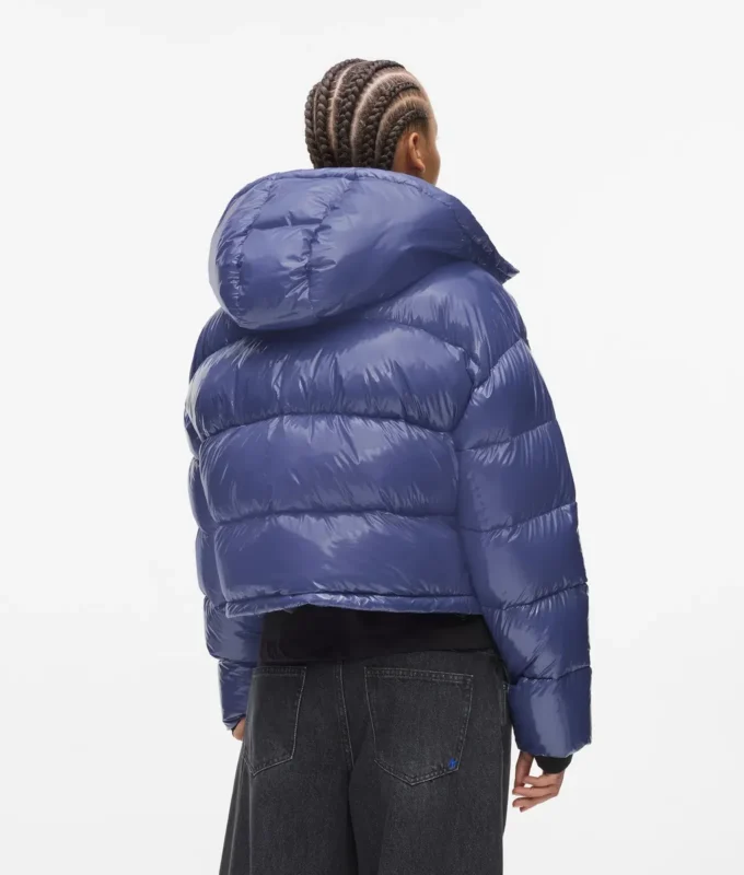 Glänzende, kastenförmige Daunenjacke