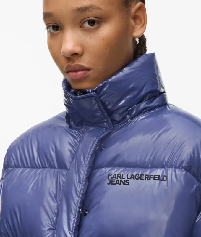 Glänzende, kastenförmige Daunenjacke