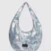 Große, hochglänzende Hobo-Tasche aus Denim